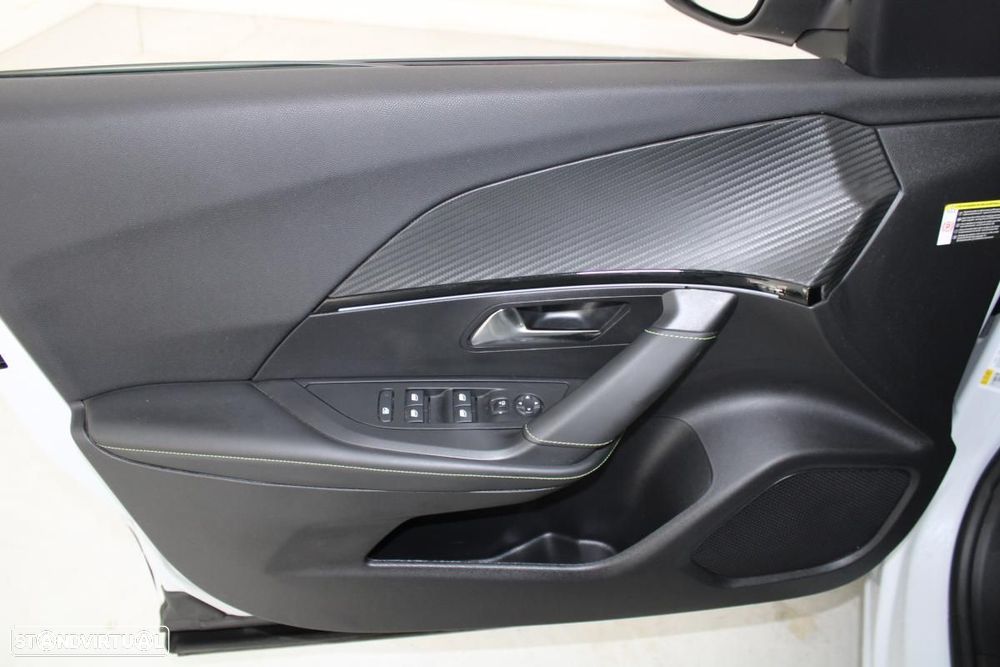 Peugeot e-2008 54 kWh GT - 11
