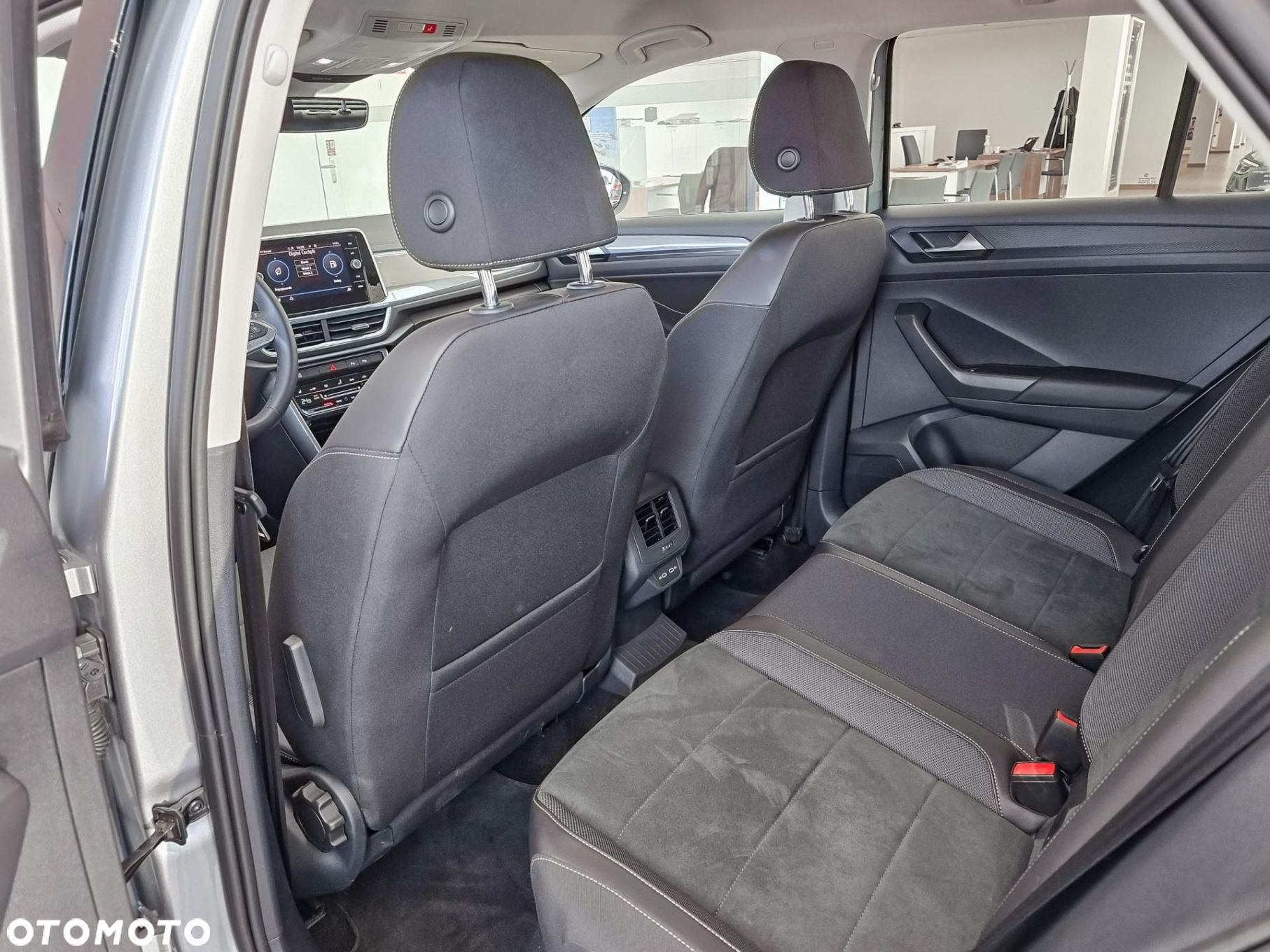 Volkswagen T-Roc - 14