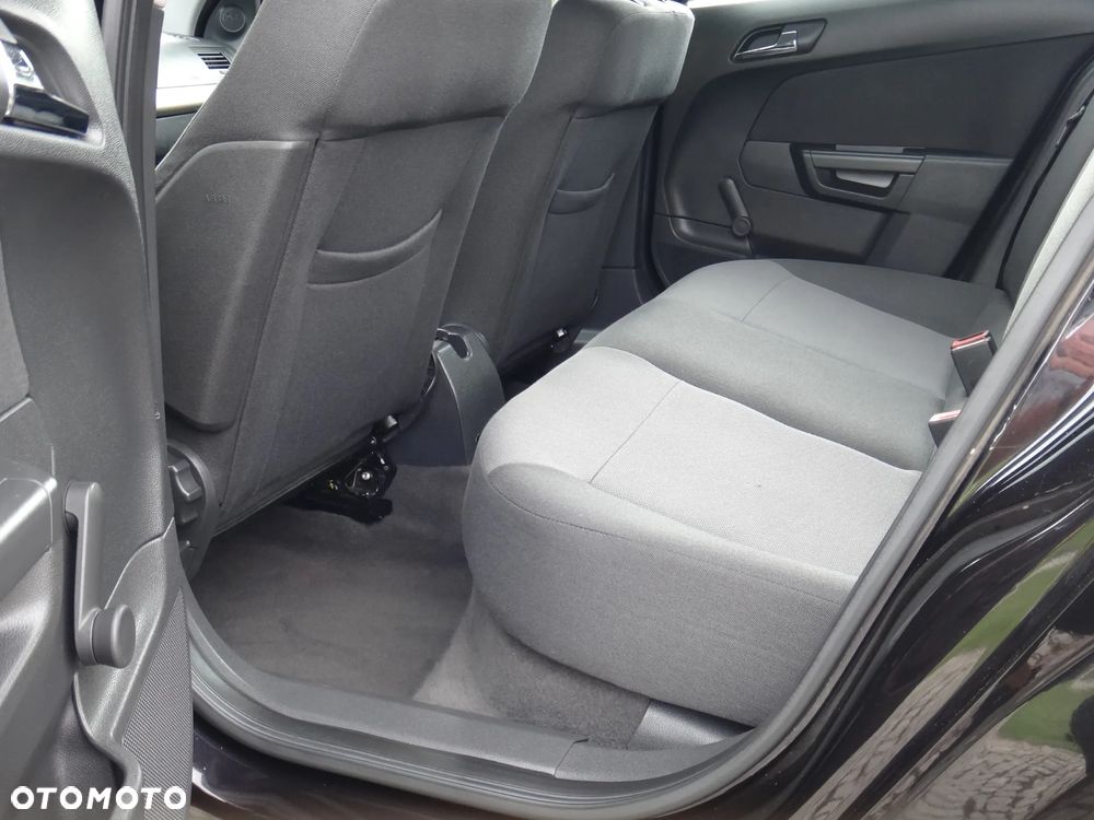 Opel Astra 1.6 Innovation - 25