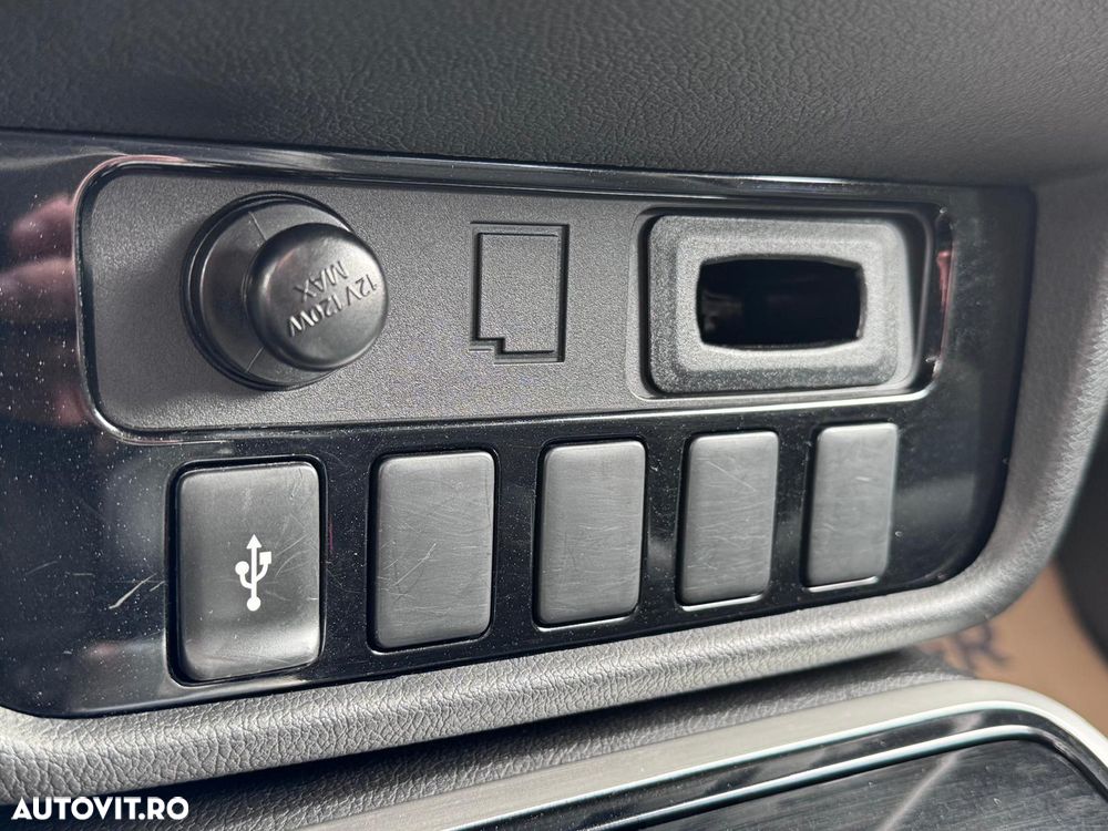 Mitsubishi Outlander - 38