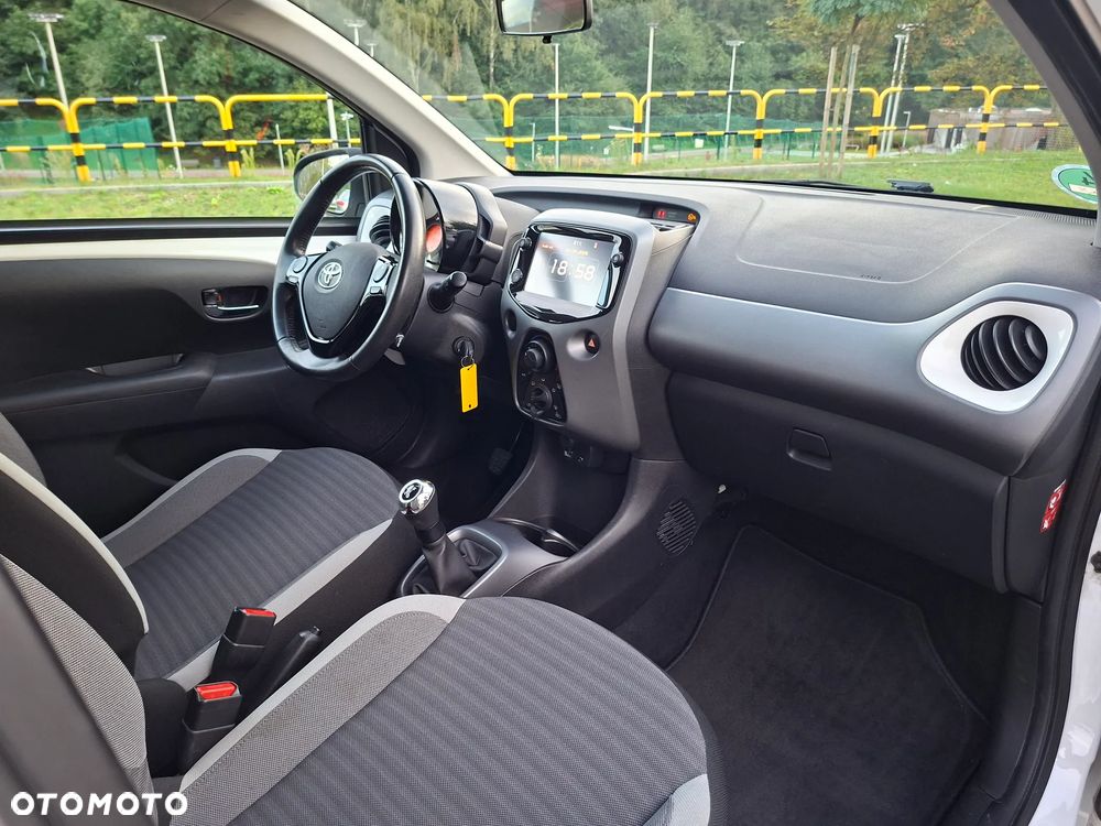 Toyota Aygo x-play connect - 14