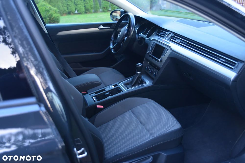 Volkswagen Passat - 13