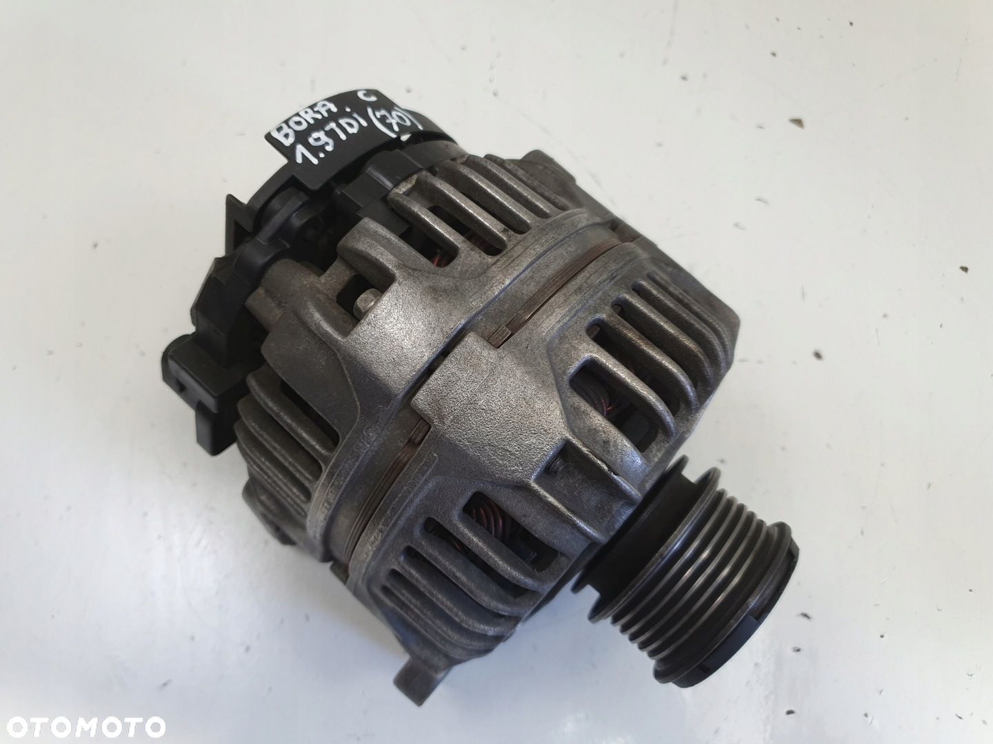 VW Bora 1.9 TDI ALTERNATOR bosch 038903023L 90A - 1