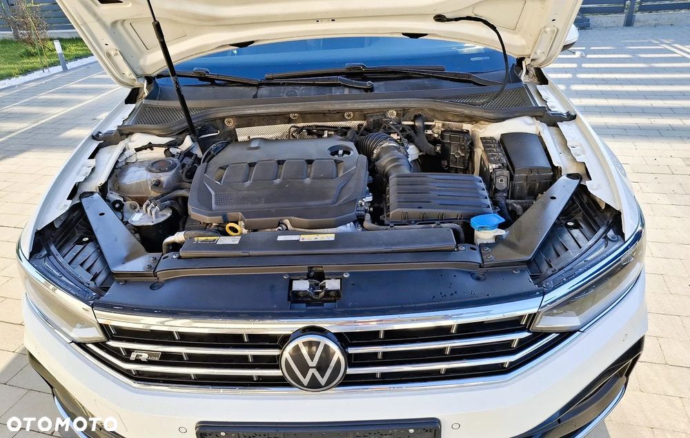 Volkswagen Passat Variant 2.0 TDI SCR DSG 4Motion Elegance - 12