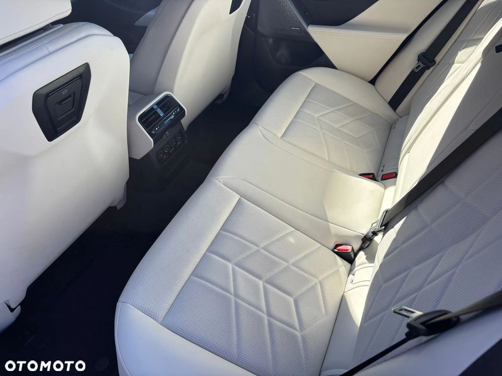 BMW Seria 5 520d xDrive - 13