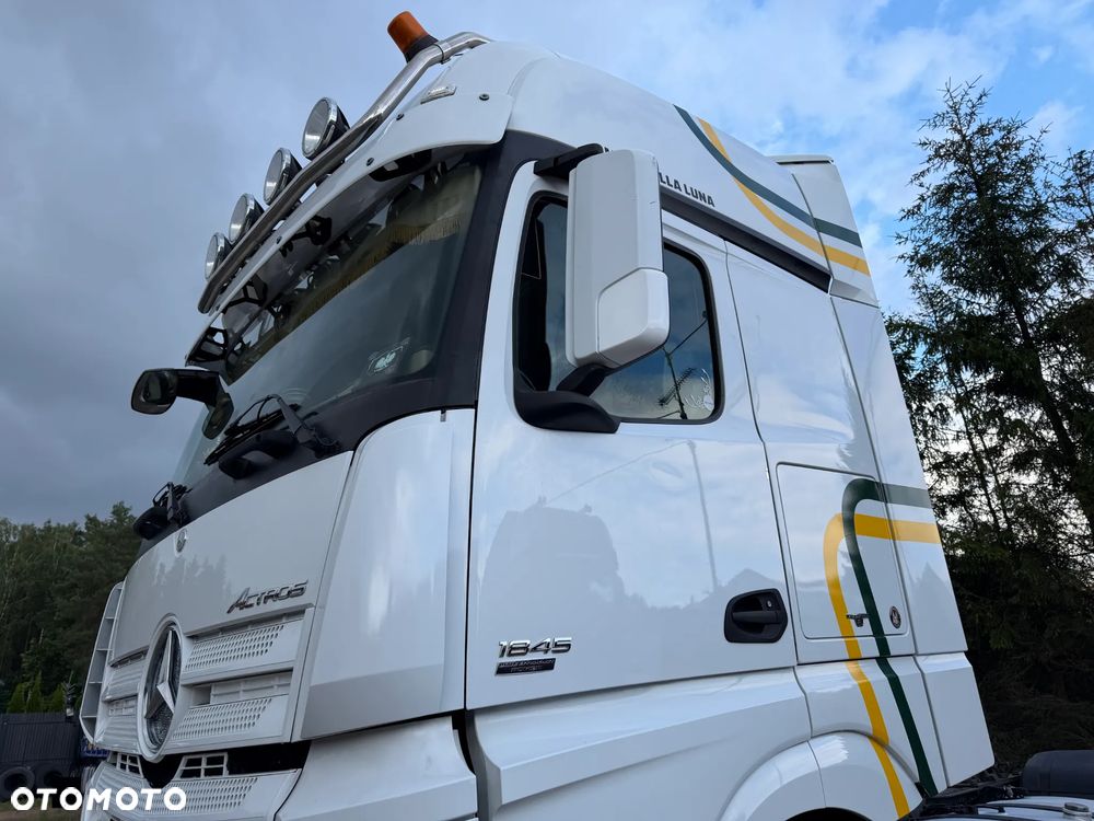 Mercedes-Benz ACTROS 1845 / EURO 5 / GIGA SPACE / NOWY TACHOGRAF / 2013 REJESTRACJA / BARDZO ŁADNY STAN / BEZ RETARDERA / BLUETEC 5 / 2 ZBIORNIKI PALIWOWE / KSENONY / LODÓWKA / PŁASKA PODŁOGA !! - 10
