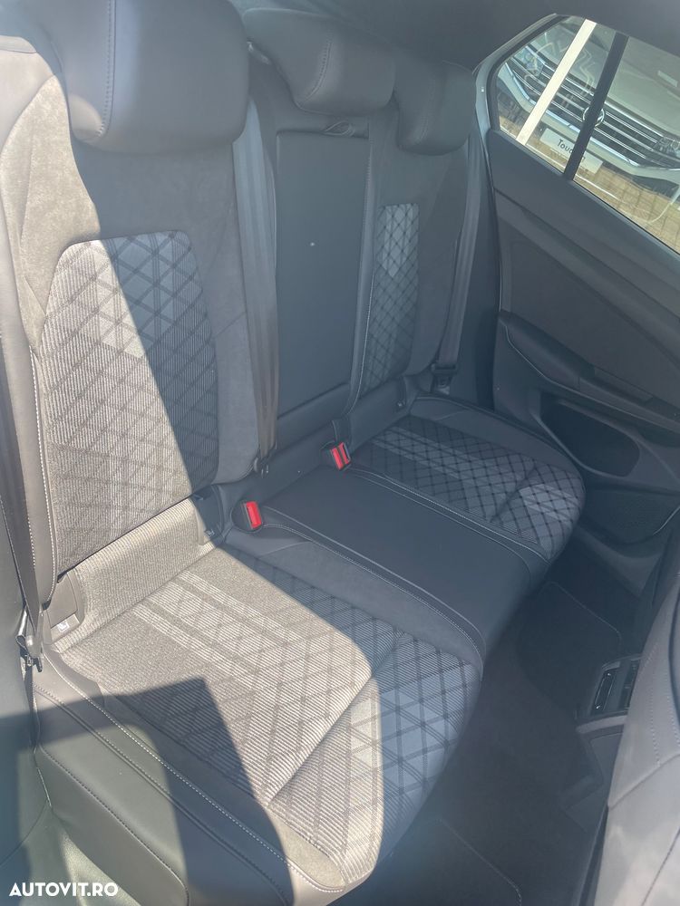 Volkswagen Golf 1.5 eTSI OPF DSG R-Line - 28