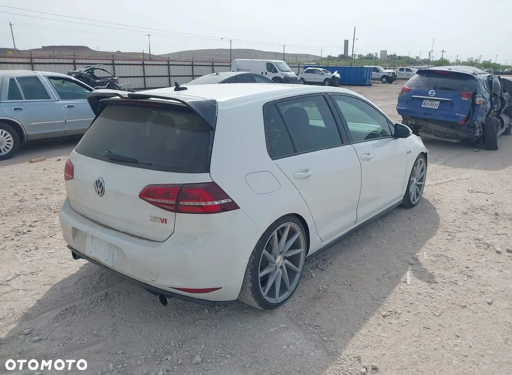 Volkswagen Golf - 5