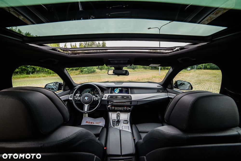 BMW Seria 5 525d xDrive - 11