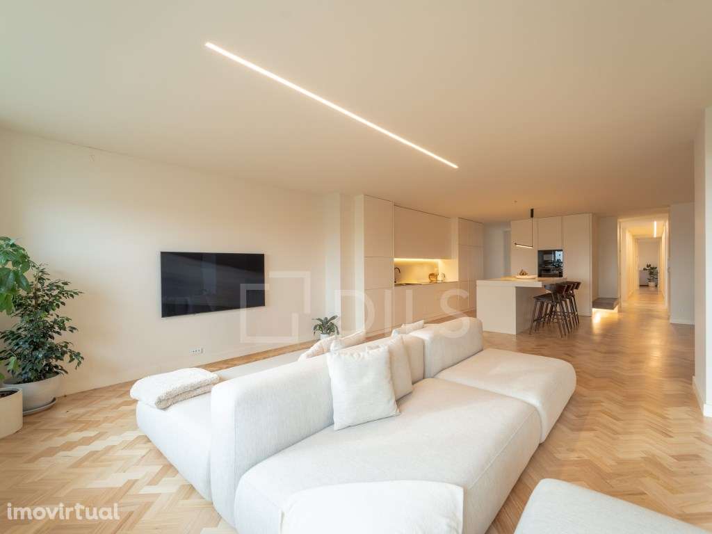 Apartamento T4 renovado no centro do Porto - Grande imagem: 3/39