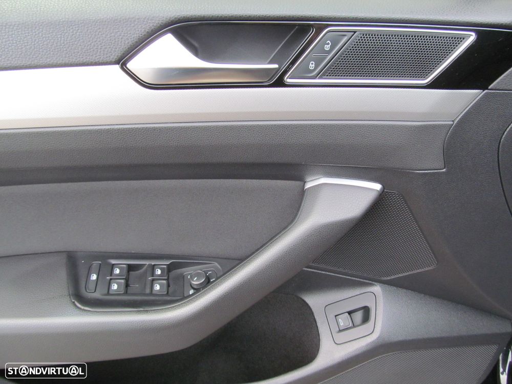 VW Passat Variant 1.6 TDI Confortline DSG - 11