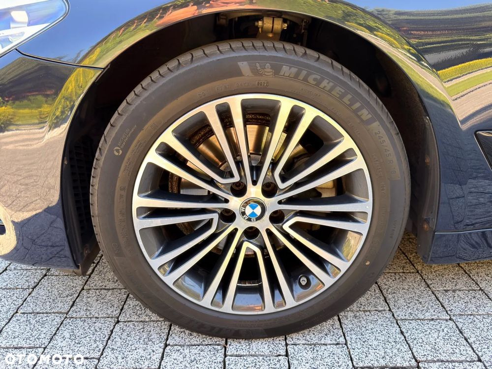 BMW Seria 5 520d Sport Line - 24
