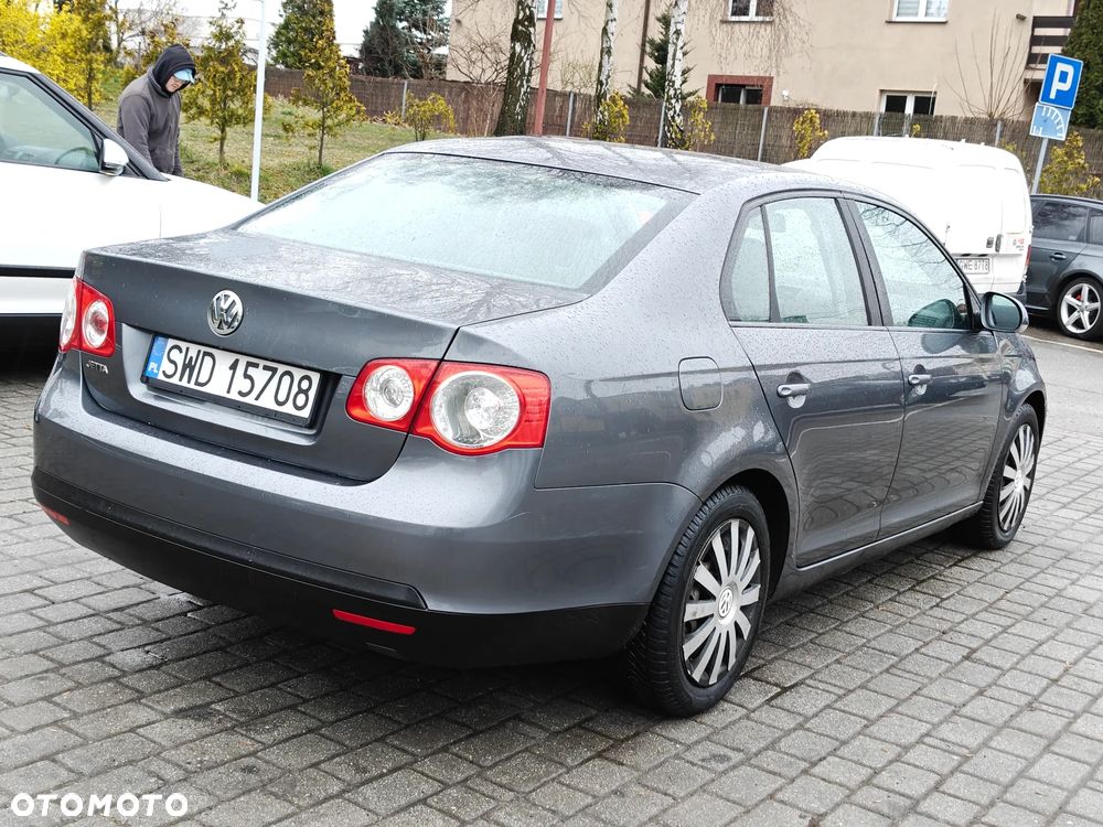 Volkswagen Jetta 1.6 United - 14