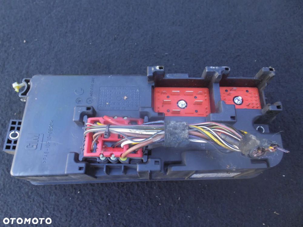 OPEL VECTRA C SKRZYNKA BEZPIECZNIKÓW 13112918 519038004 - 2