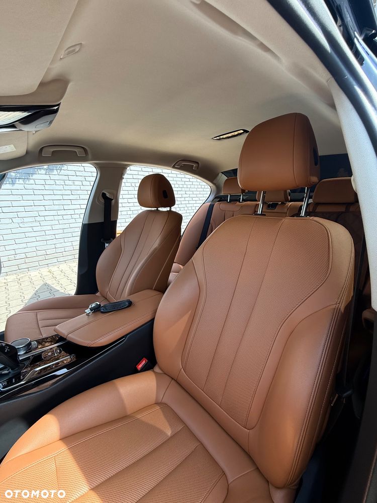 BMW Seria 5 518d mHEV - 23