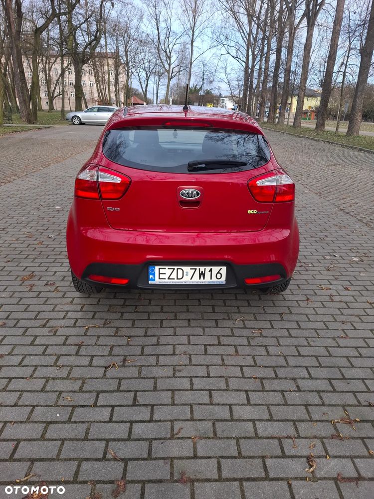 Kia Rio 1.2 L - 6
