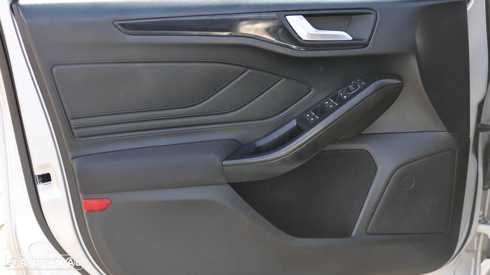 Ford Focus SW 1.5 TDCi EcoBlue ST-Line — fotografia 21