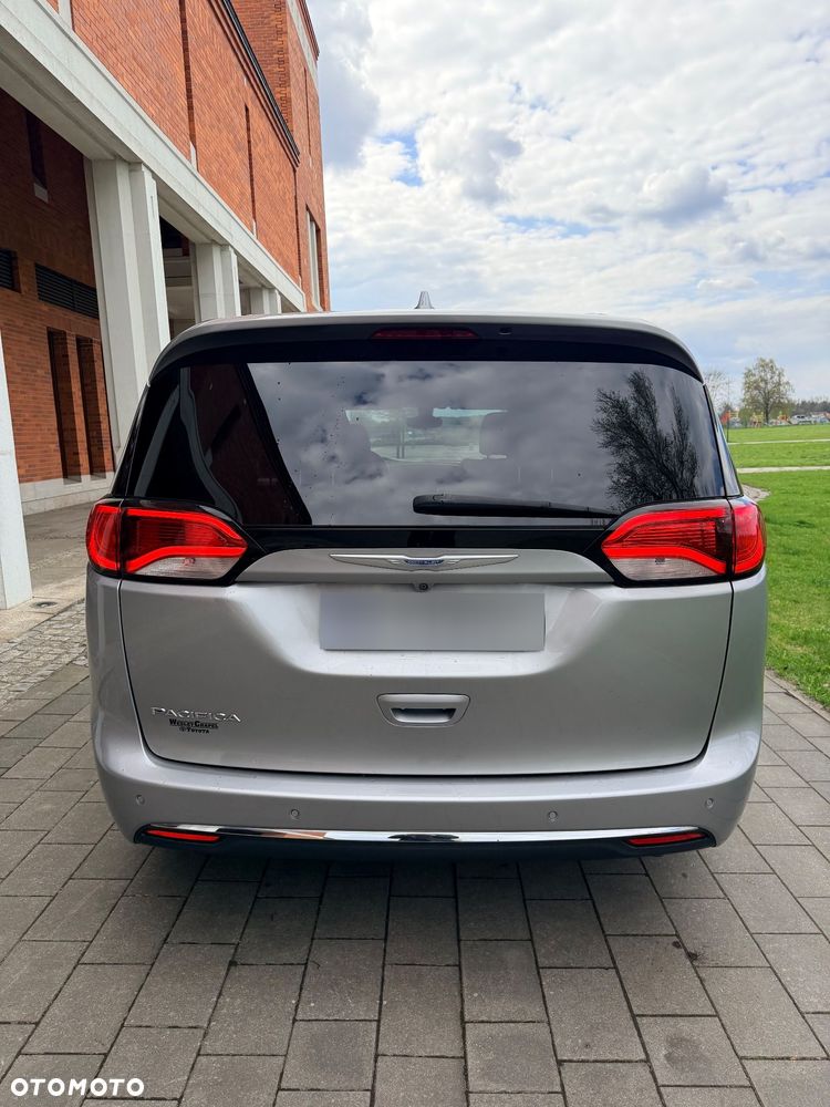 Chrysler Pacifica - 3