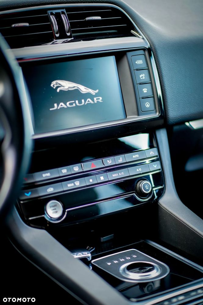 Jaguar F-Pace - 13