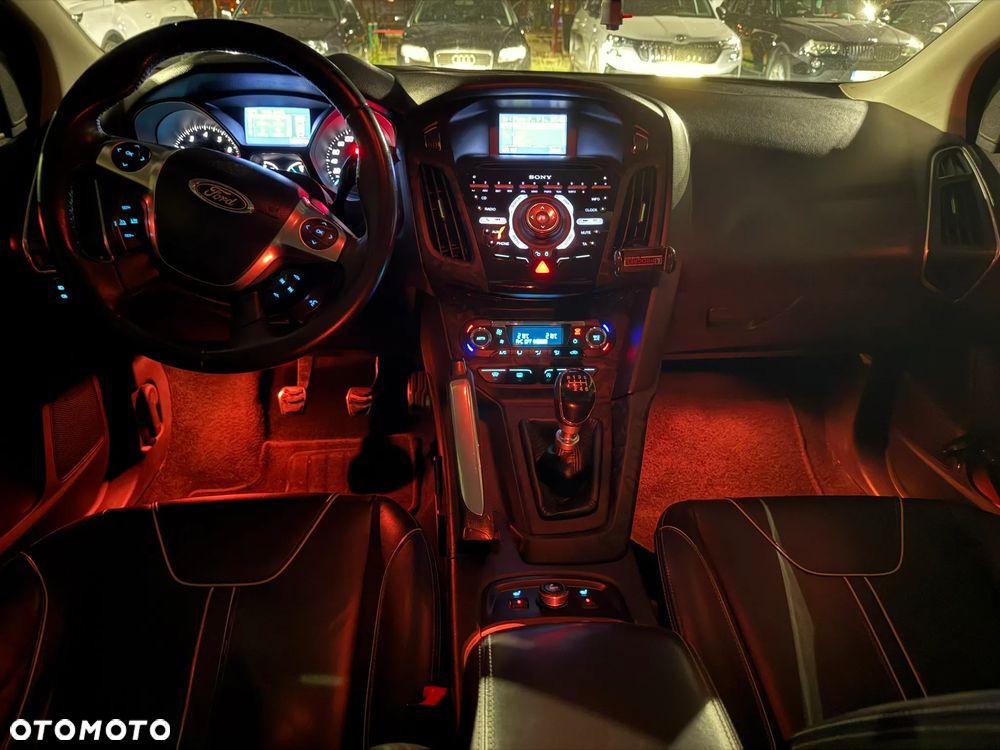 Ford Focus - 36