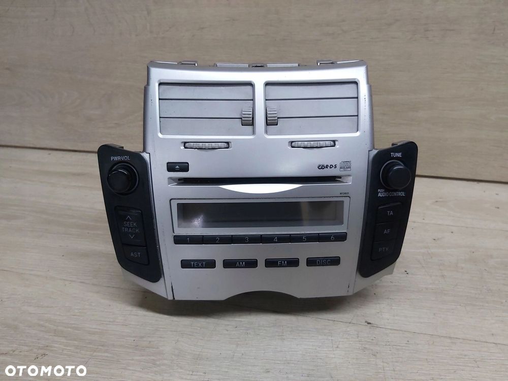 Toyota Yaris II Radio CD W13801 86120-0D200 - 1