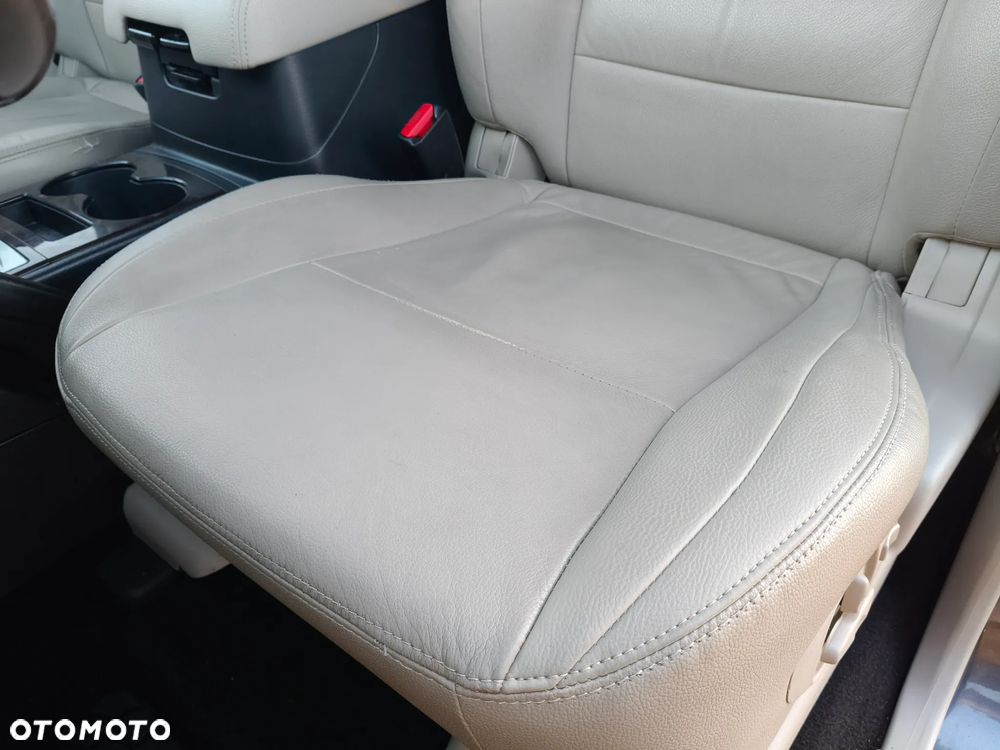 Mitsubishi Pajero - 35