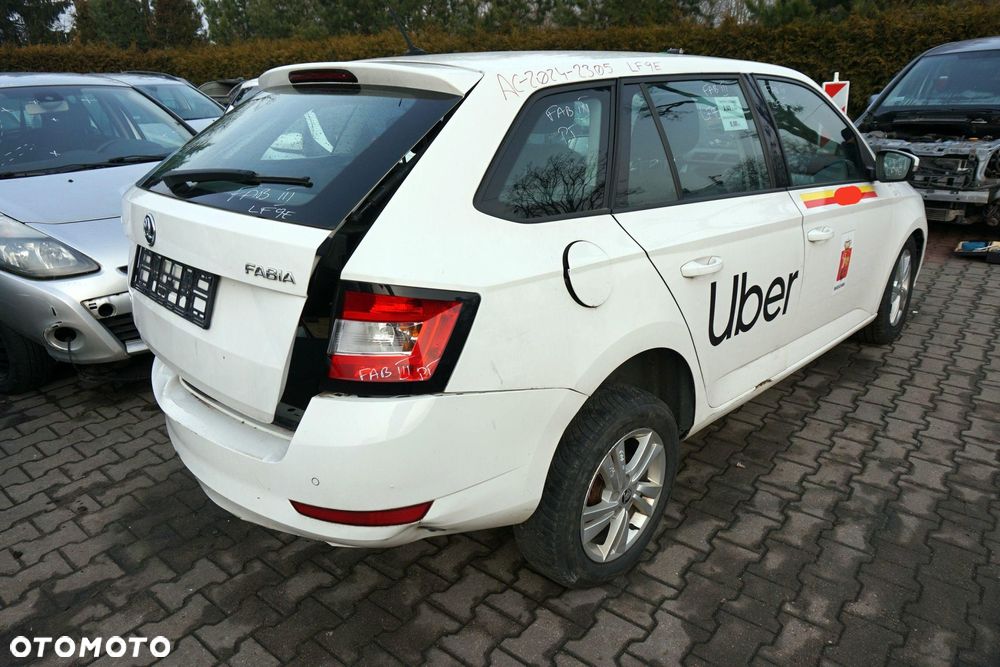 SKODA FABIA III NJ5 LIFT KOMBI 2018 LF9E 1.0 12V CHYB 75KM QAE BIAŁY na części - 5