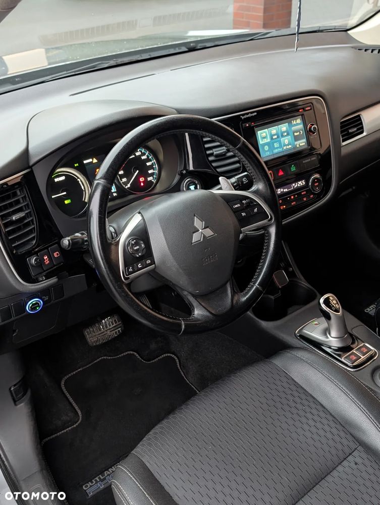 Mitsubishi Outlander 2.0 4WD Top - 5