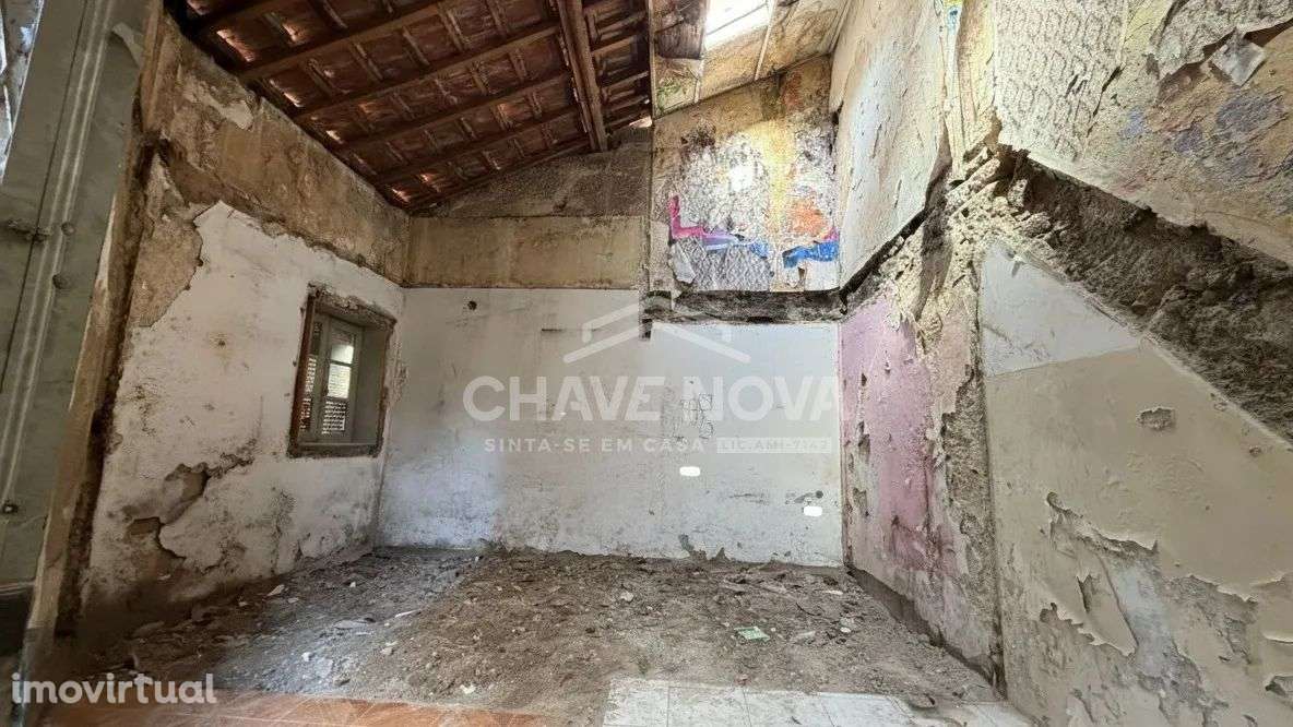 Moradia em Banda p/ Recuperar, Junto a Ponte Infante, Porto - Grande imagem: 4/9