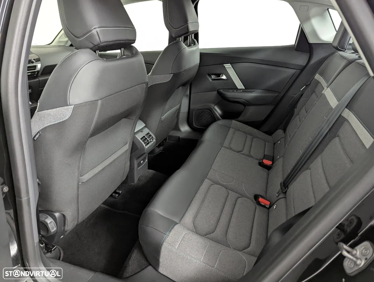 Citroën C4 X 1.2 PureTech Plus EAT8 - 19