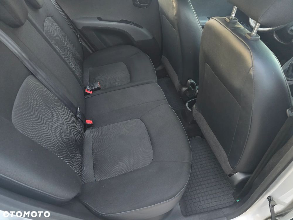 Hyundai i10 1.1 Edition 20 - 23