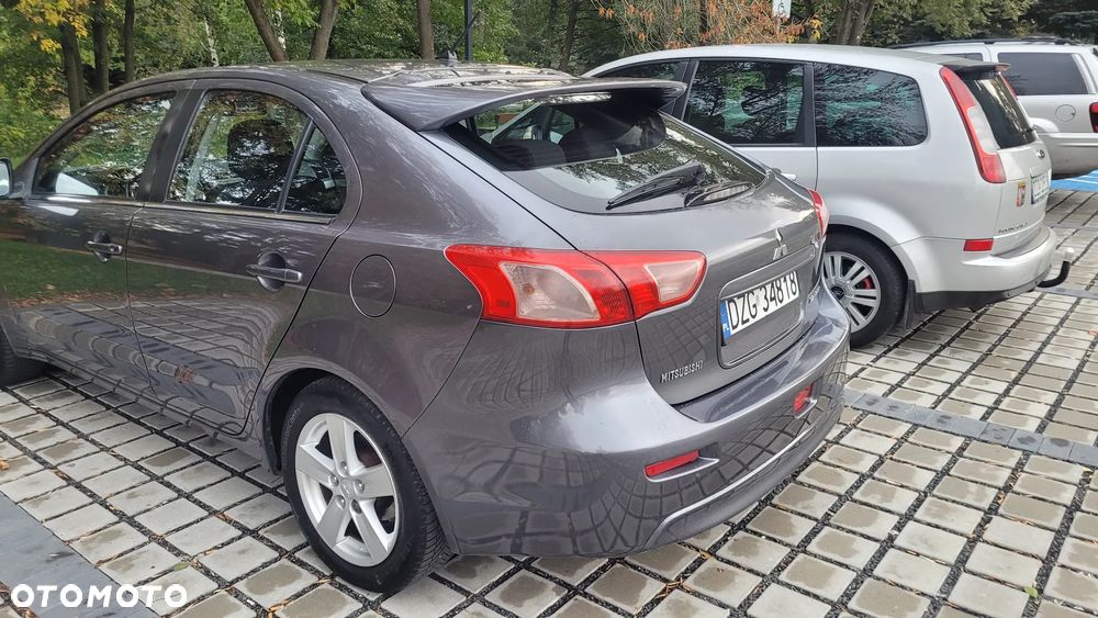 Mitsubishi Lancer 1.5 Invite - 2