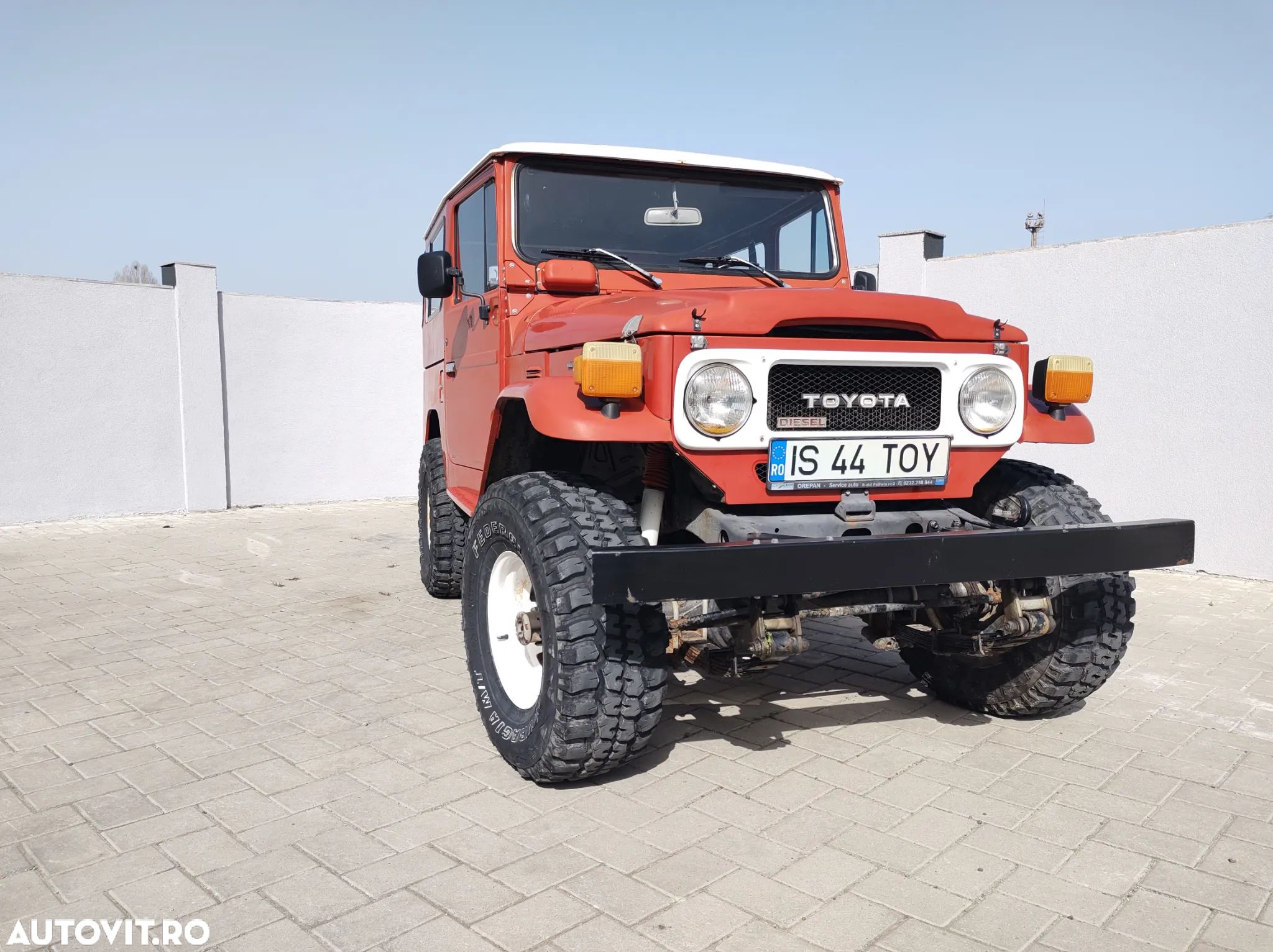 Toyota Land Cruiser - 1