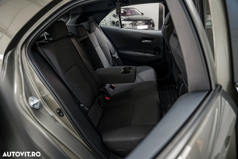 Toyota Corolla 1.8 HSD Dynamic - 9