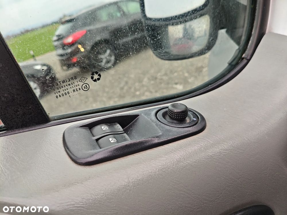 Renault Trafic - 23