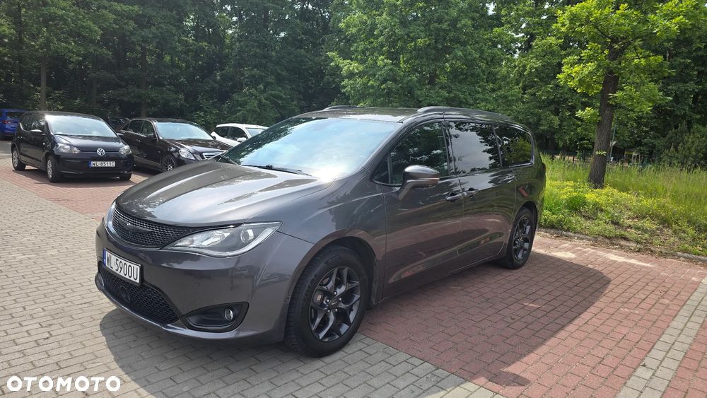 Chrysler Pacifica - 1