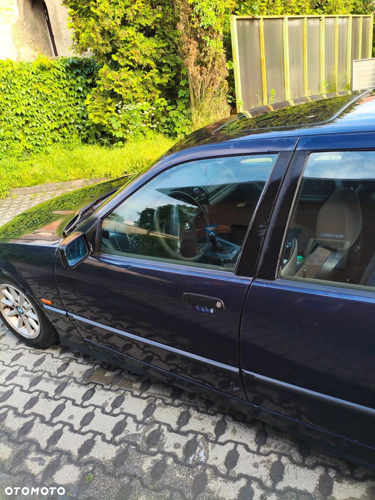 BMW Seria 3 318i - 8