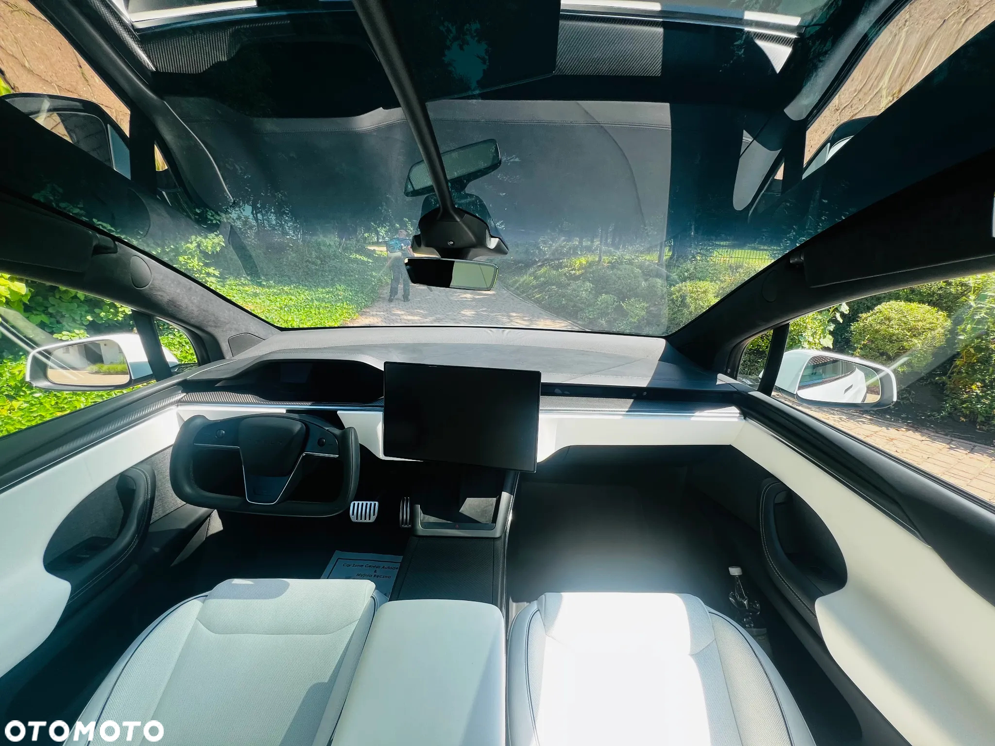 Tesla Model X Plaid - 12