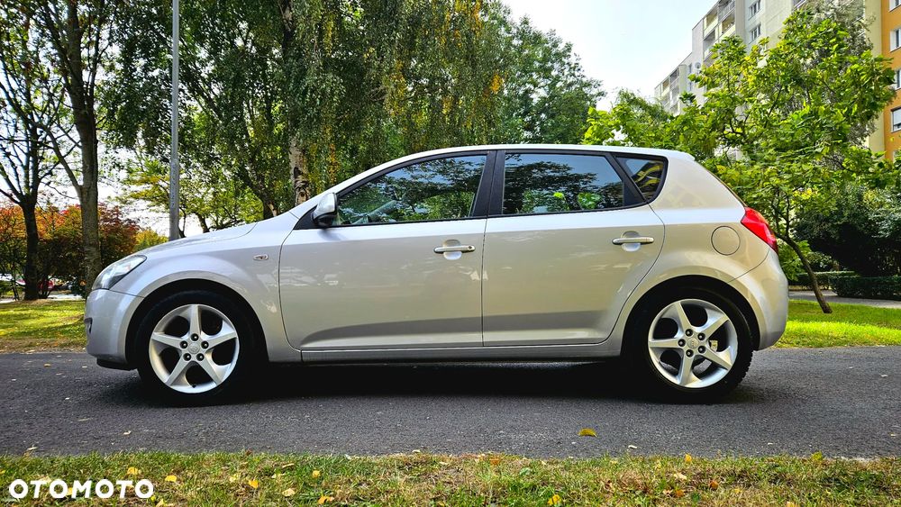 Kia Ceed Cee'd 2.0 crdi Comfort + - 5
