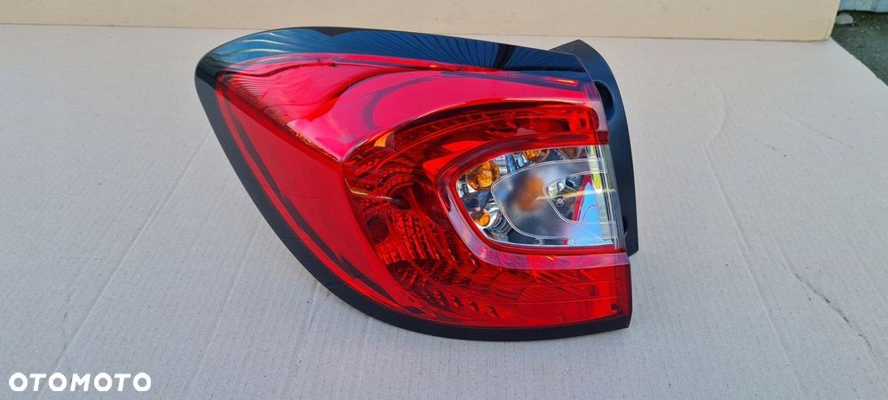 LAMPA RENAULT CAPTUR LEWA TYŁ - 1