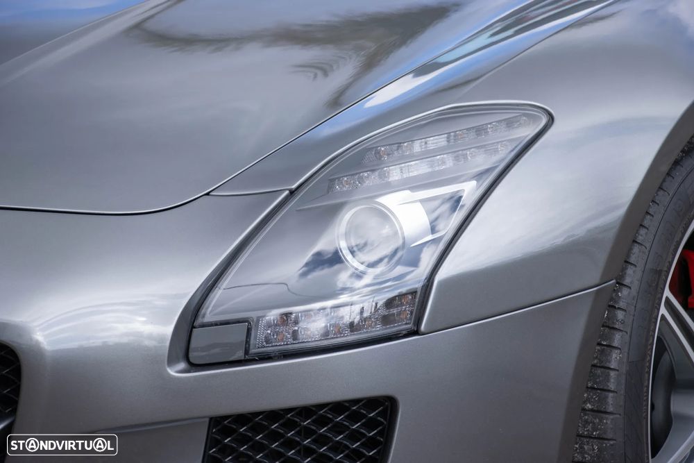 Mercedes-Benz SLS 63 AMG Roadster - 11
