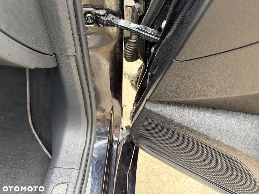 Volkswagen Passat Variant 2.0 TDI SCR DSG 4Motion Elegance - 17