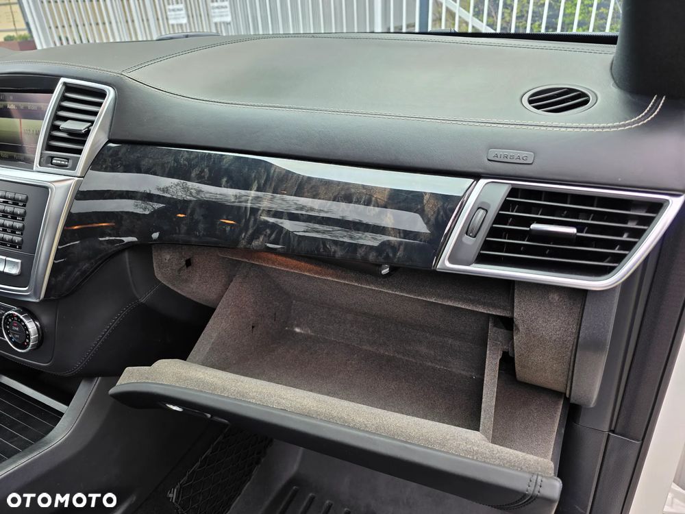 Mercedes-Benz ML 63 AMG 4-Matic - 36