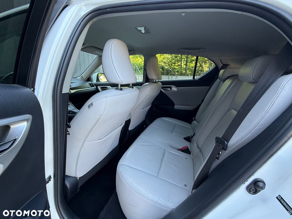 Lexus CT 200h Prestige - 38