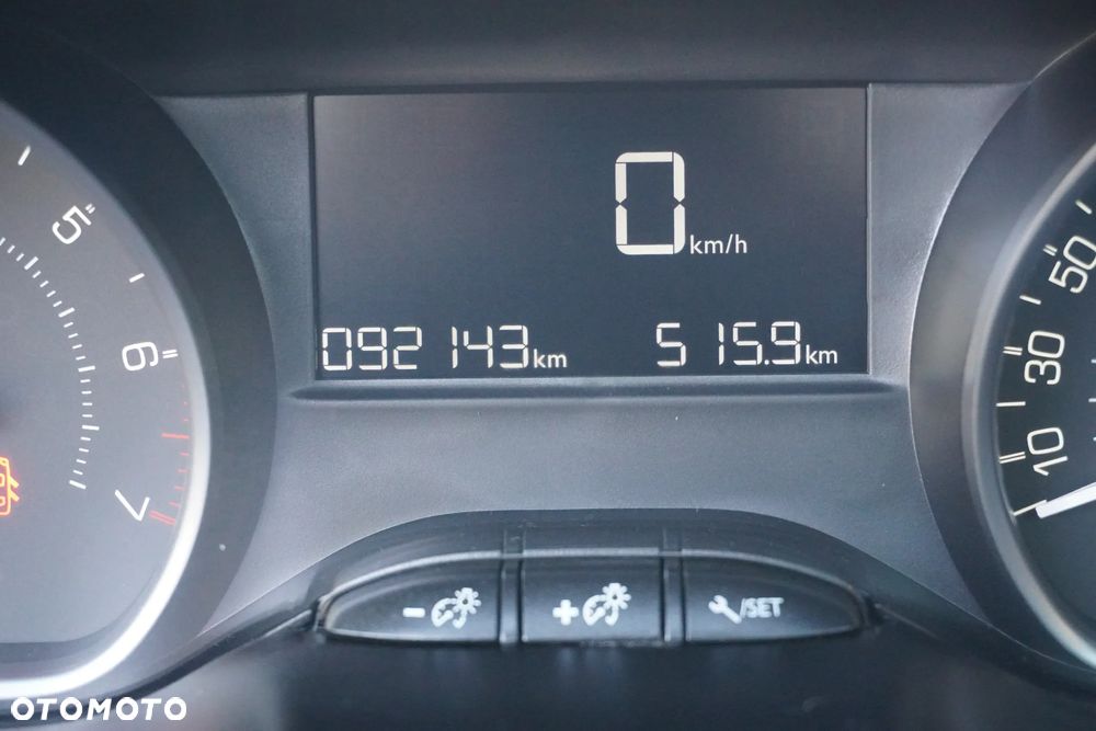 Peugeot 208 1.2 PureTech Allure - 34