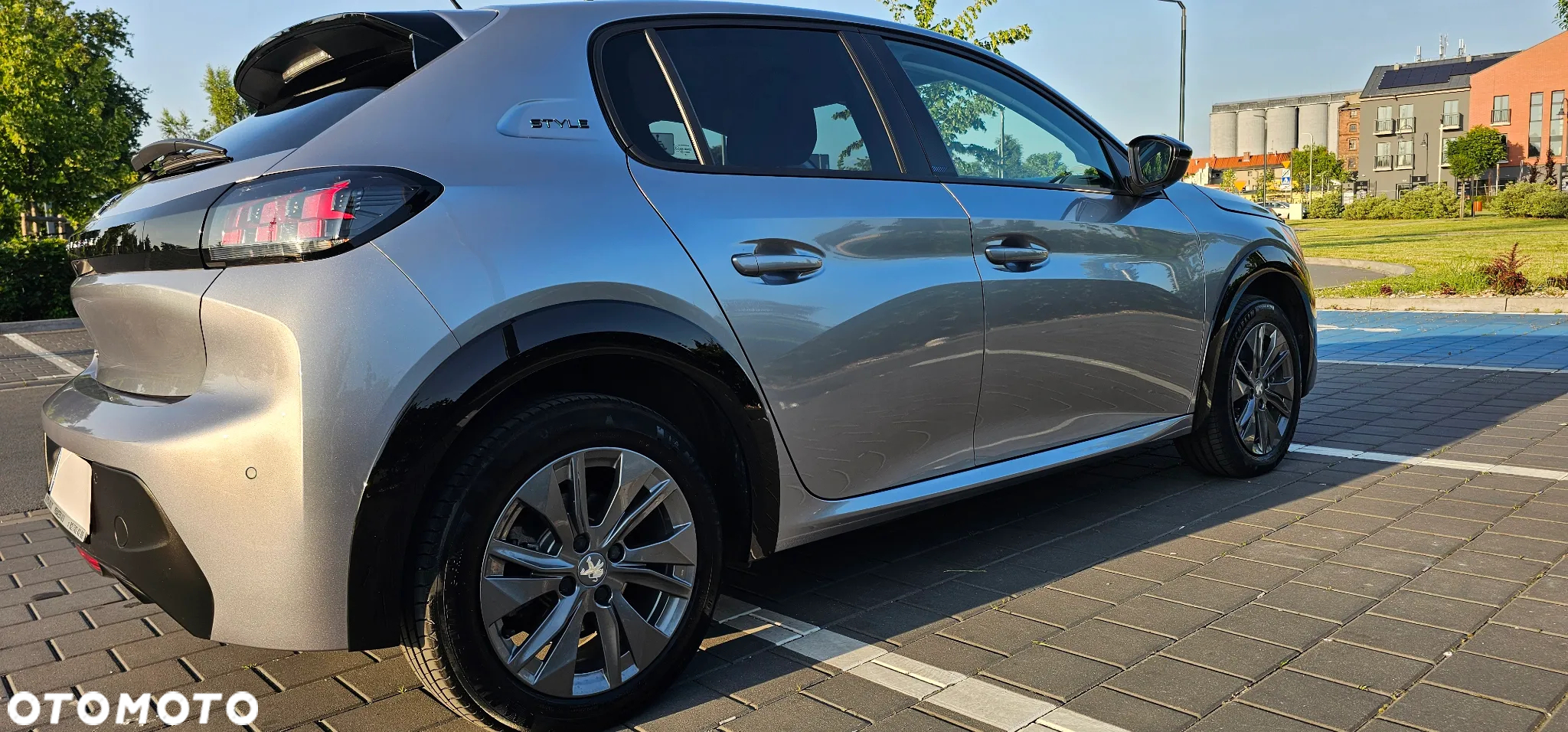 Peugeot 208 Elektromotor 136 E-Style - 11