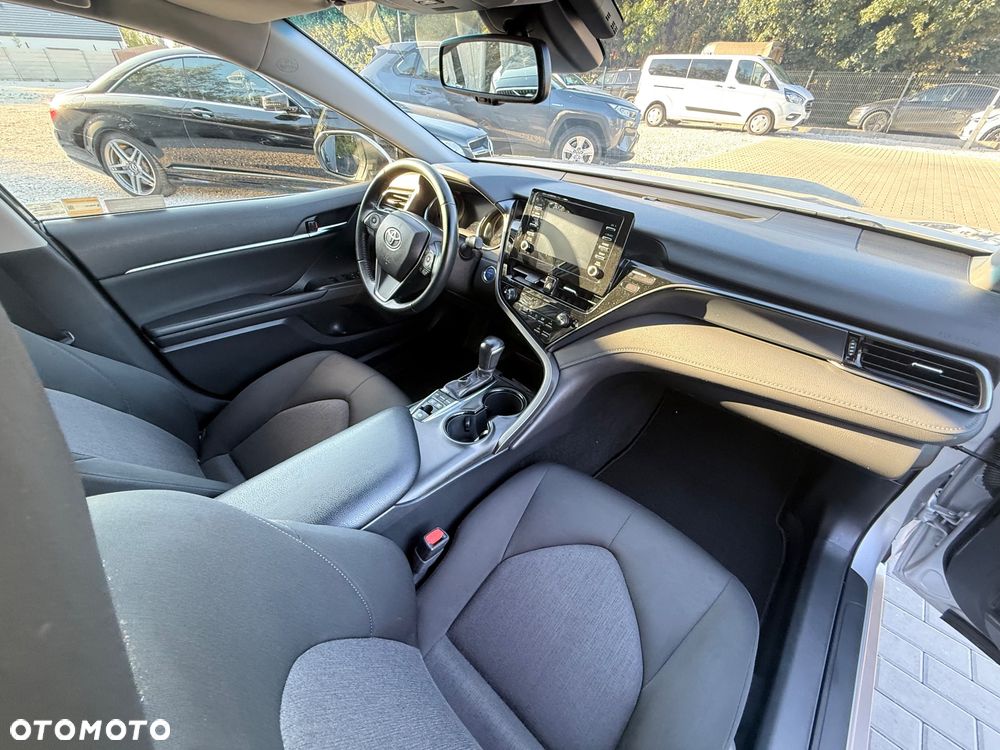 Toyota Camry 2.5 Hybrid Comfort CVT - 24
