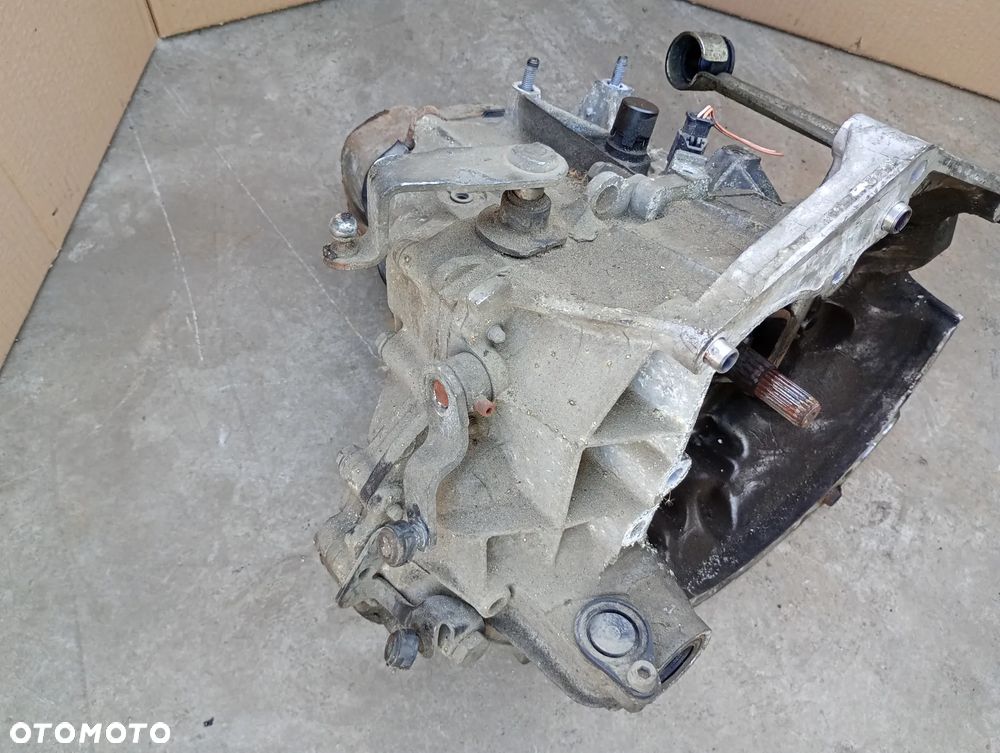 PEUGEOT 206 + plus 1,4 8V skrzynia biegów 20CQ83 - 3
