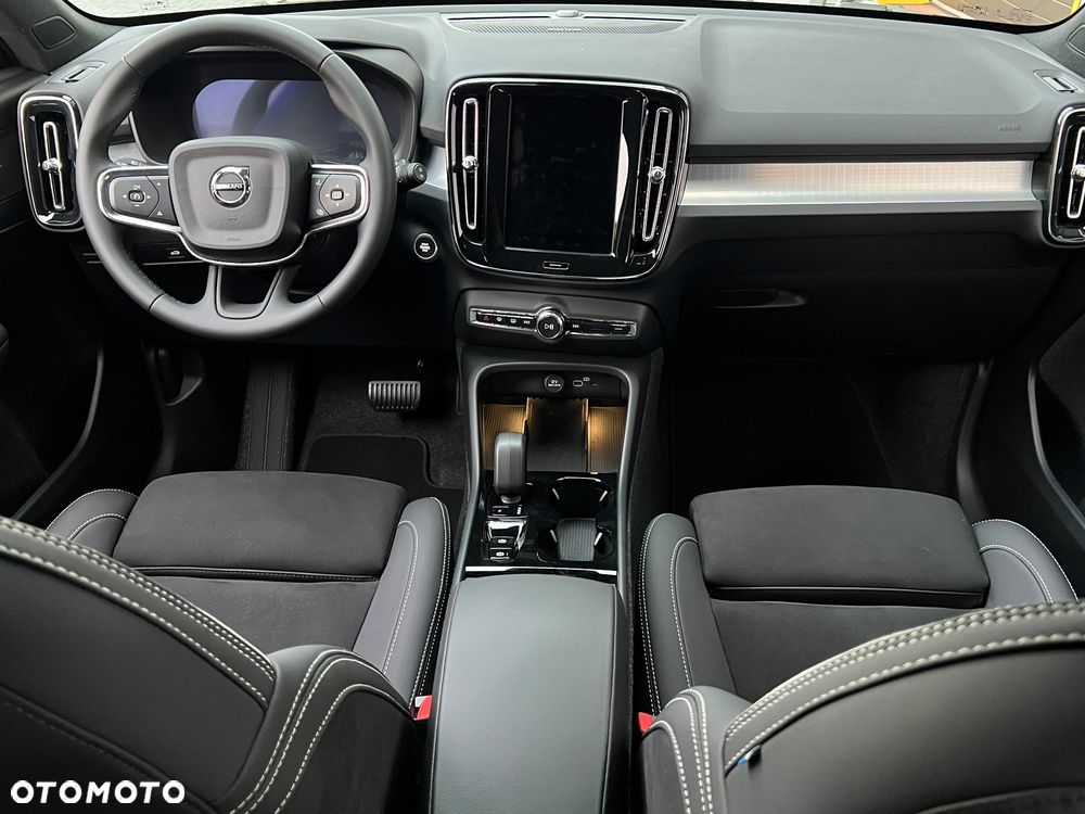 Volvo XC 40 B4 AWD Ultimate Dark - 18