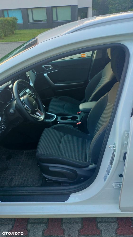 Kia Ceed 1.5 T-GDI M - 12